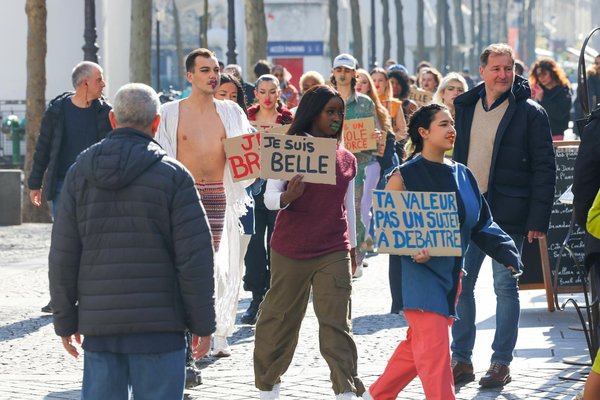 Les secrets pour devenir un guitariste accompli en 2025