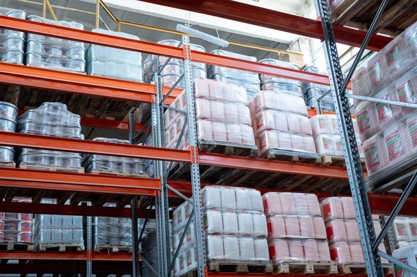 Organisation et efficacité : les avantages du rayonnage métallique